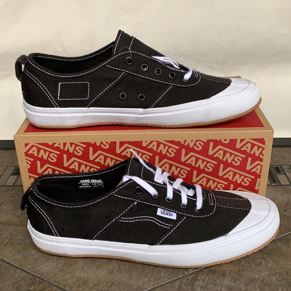 VANS EVADER STAPLE BLACK/TRUE WHITE WMNS